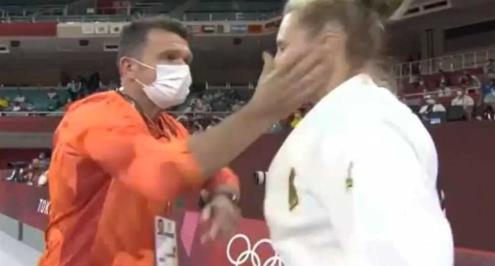 بالفيديو.. لاعبة الجودو توضح لماذا قام مدربها بصفعها أمام الكاميرا؟